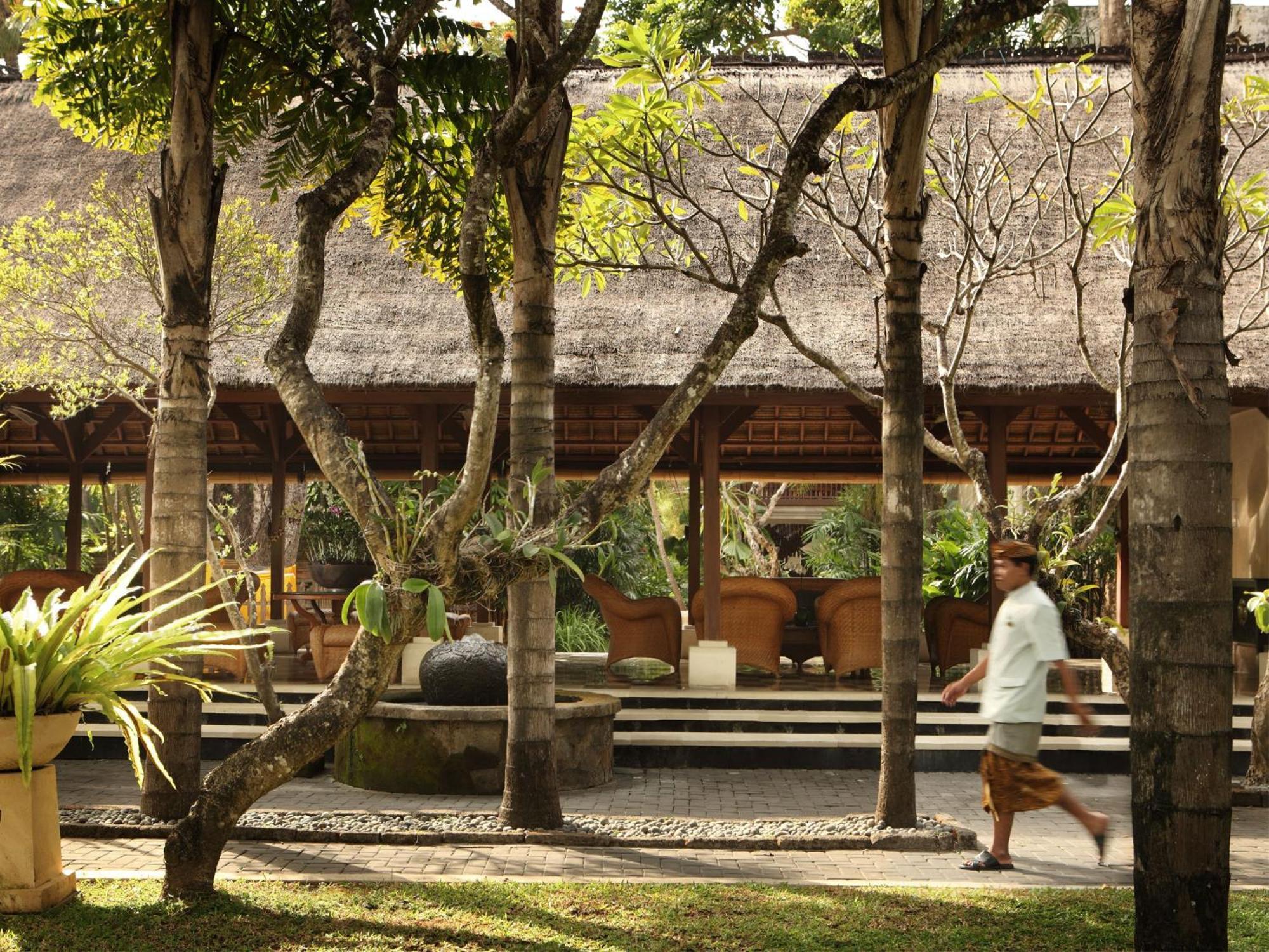 Puri Santrian Resor 4*