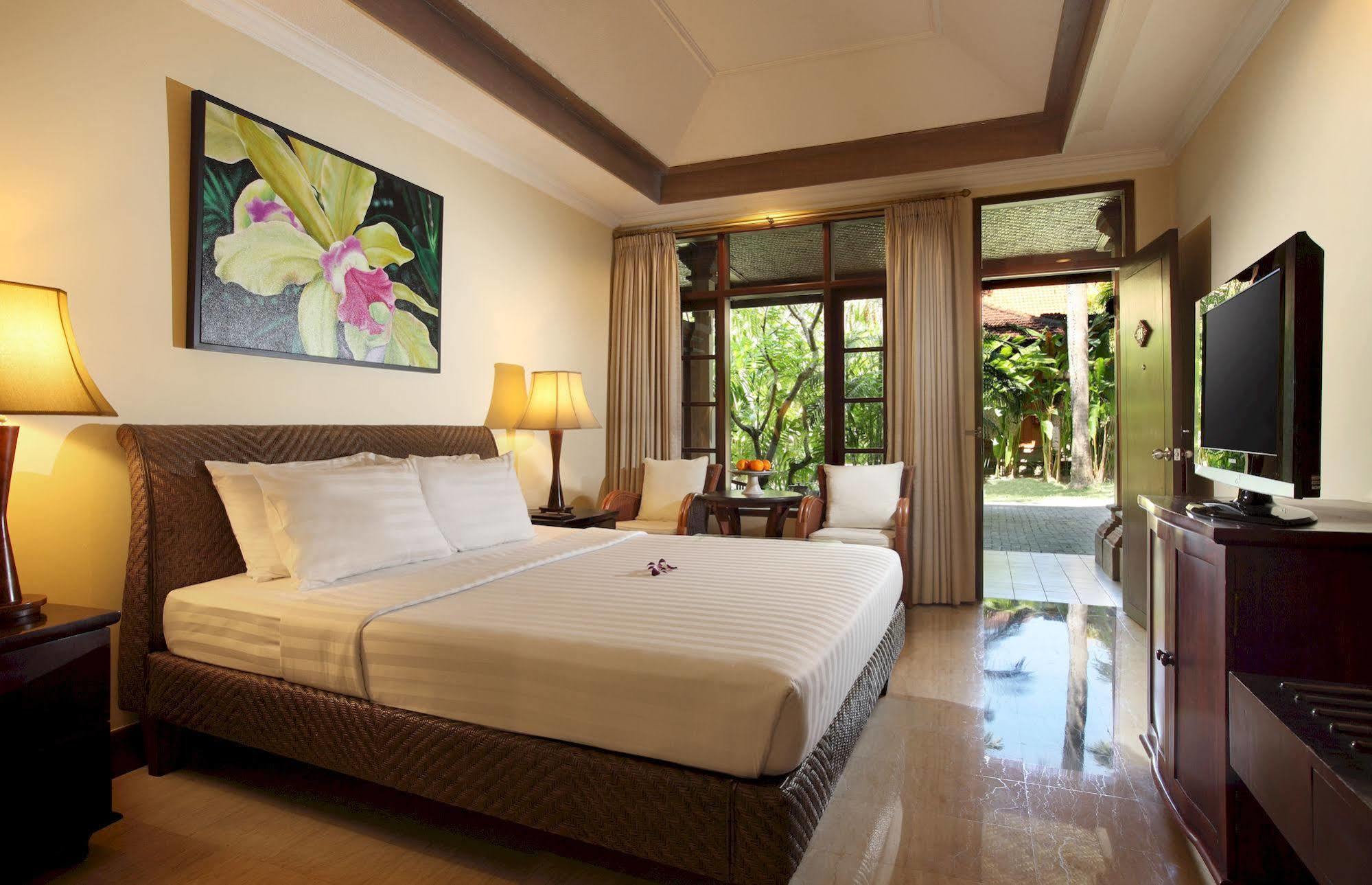 Resor Puri Santrian 4*