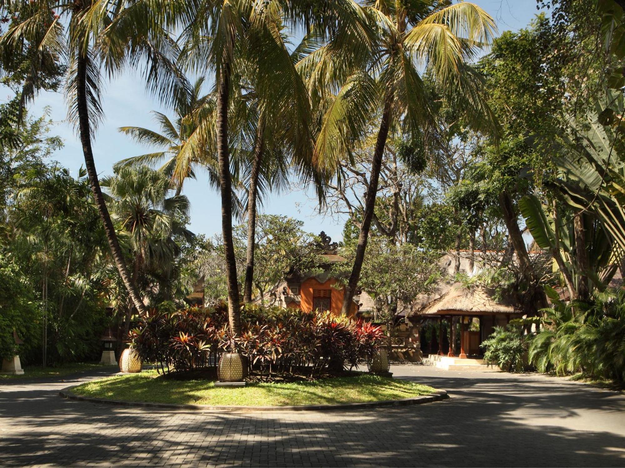 Puri Santrian And 4* Sanur