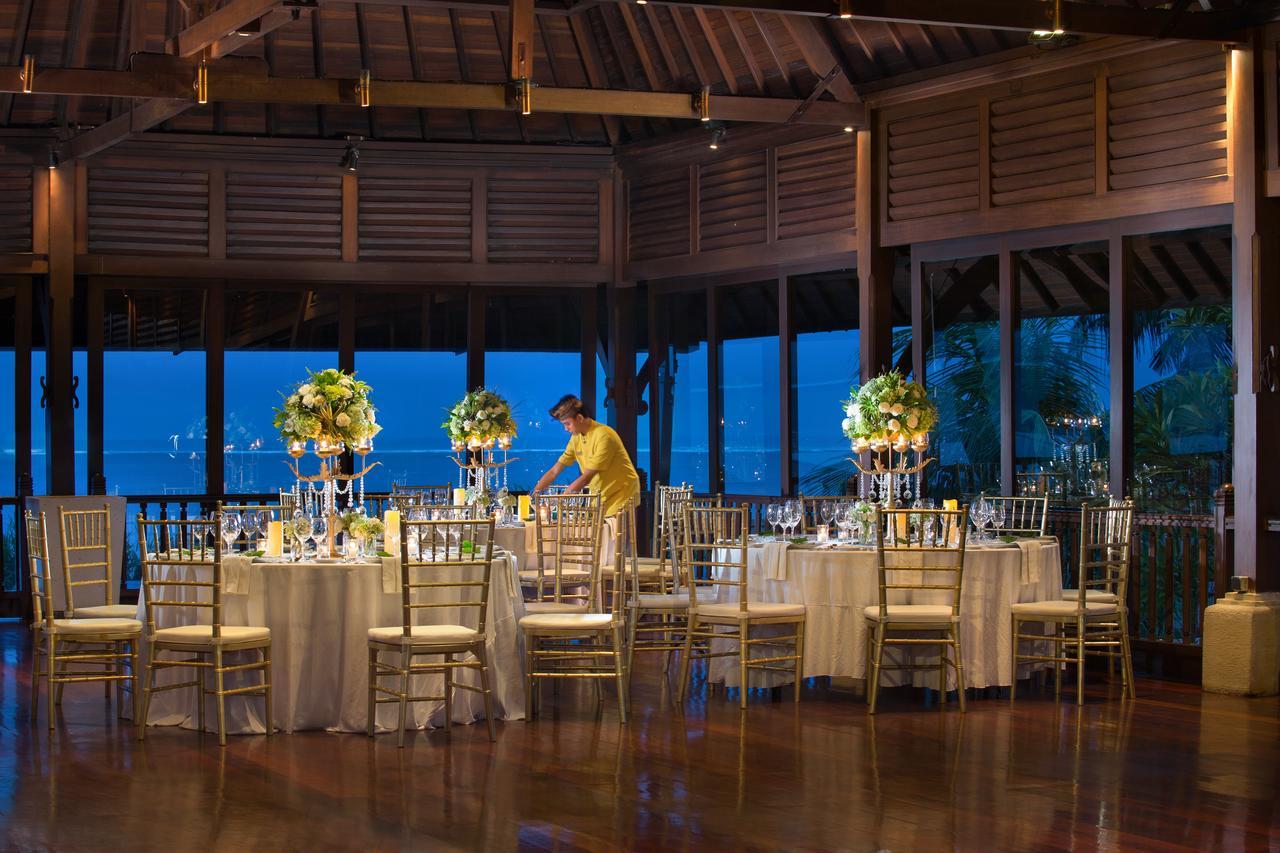Puri Santrian And Resort